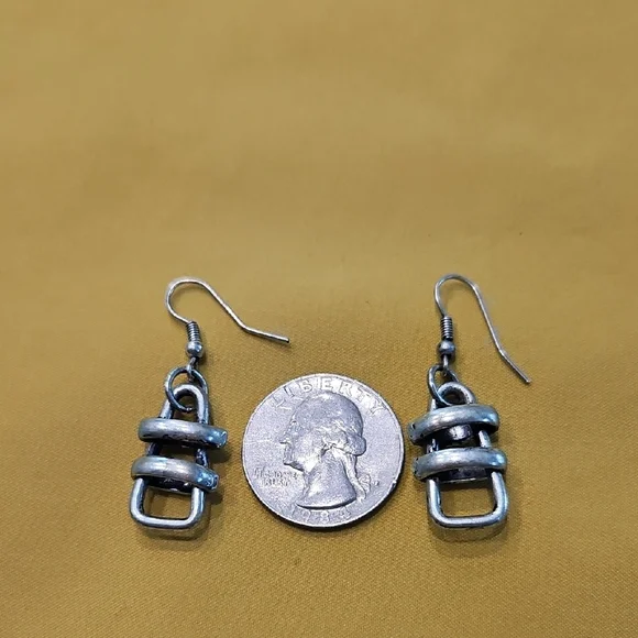 Silver like earrings w/ an industrial-inspired design- Steampunk nautical knot - Picture 2 of 3